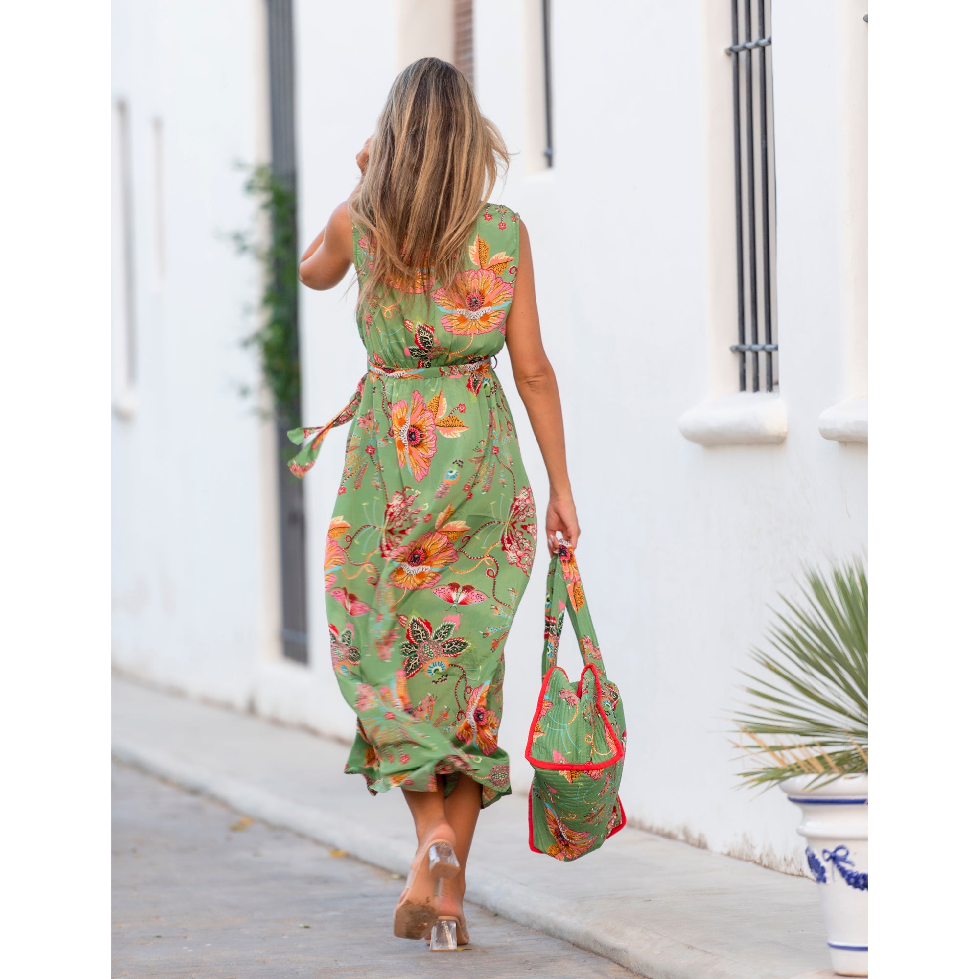 Vestido Floral Zita Comprido Estampado com flores em tom verde da marca Isla Bonita