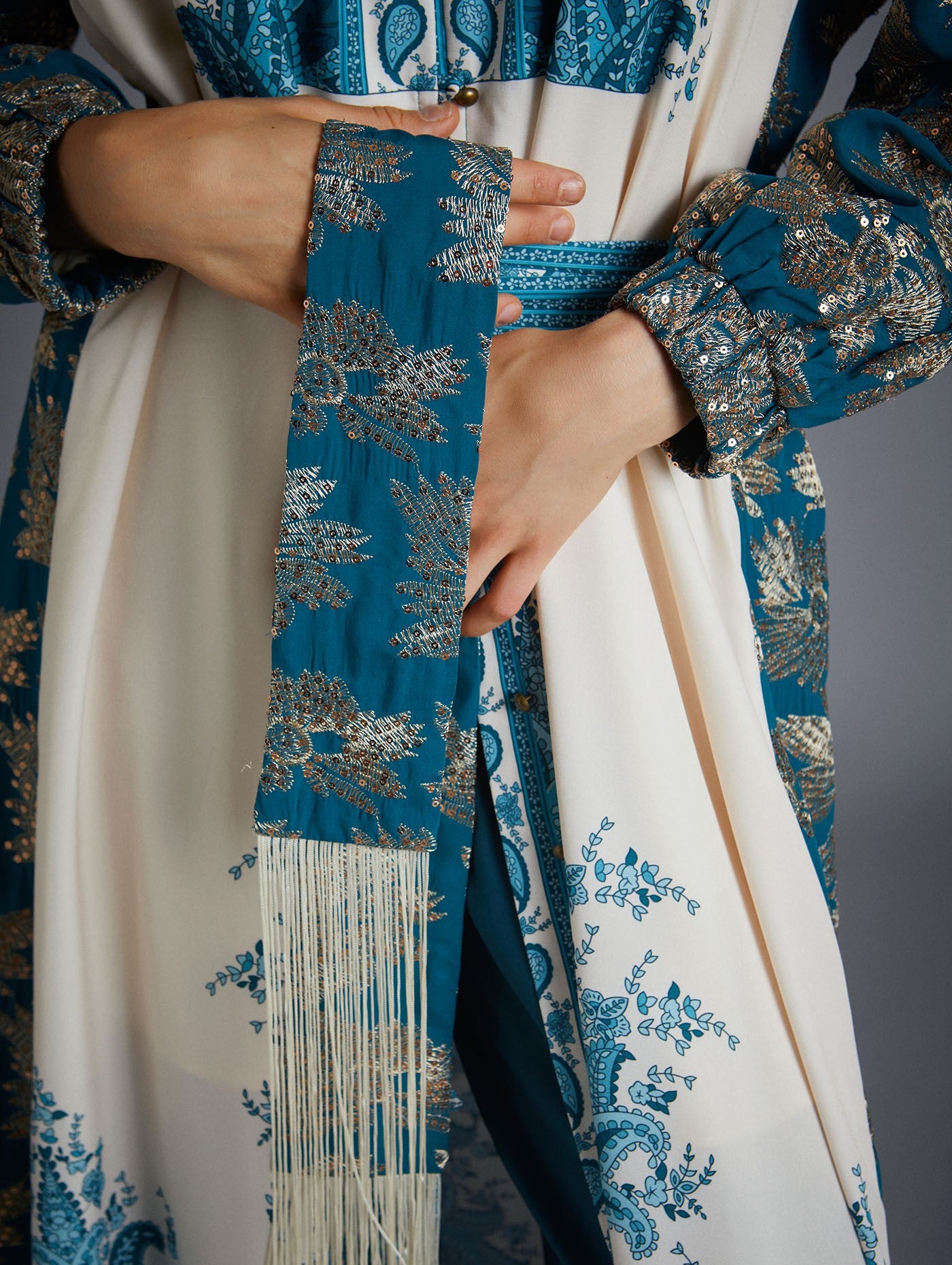 Kimono Azul by Meisie frente detalhe