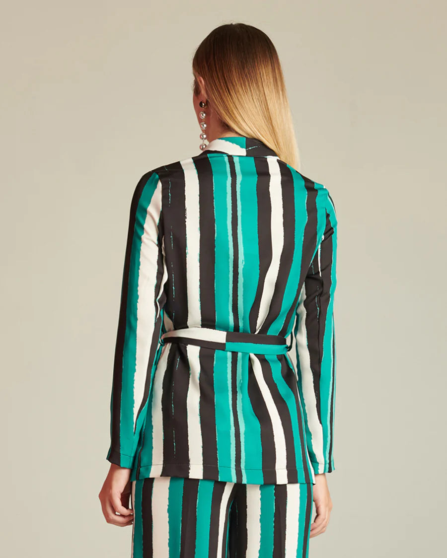 Blazer sofisticado confeccionado em cady estampado riscas da marca Valentina Rio riscas preto e verde atrás