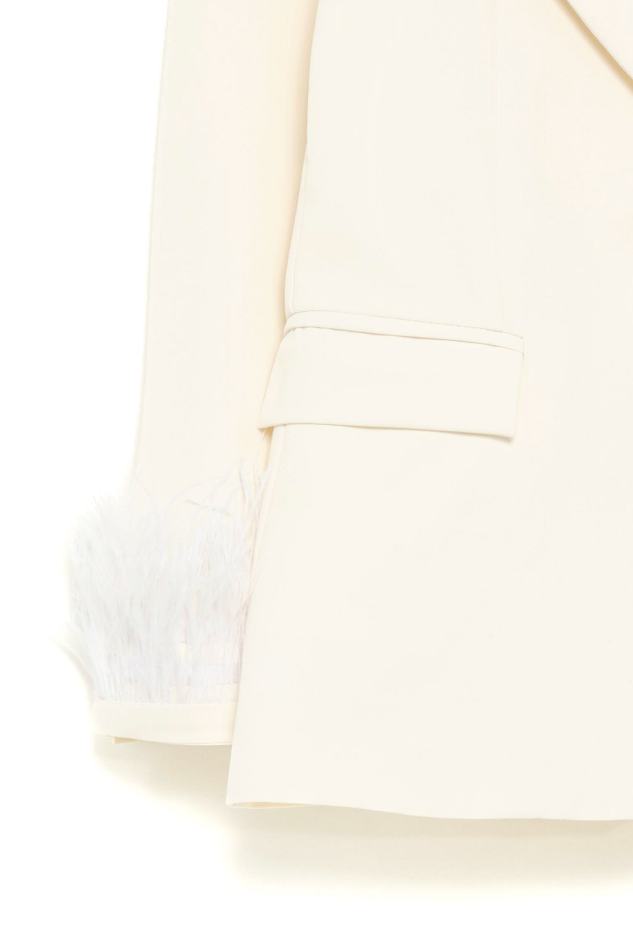 Blazer Mangas Penas Branco detalhe bolso e penas